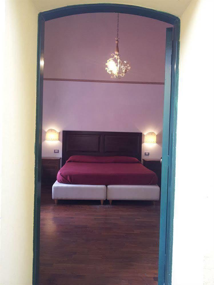 Central Rooms Il Re Catânia Exterior foto